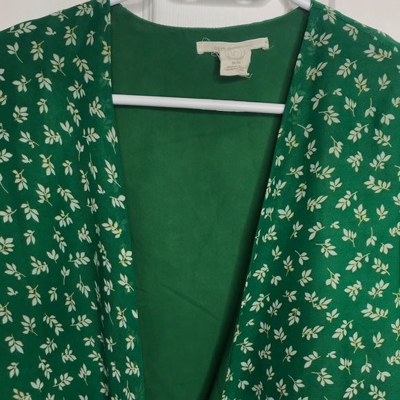 🎀3/$35 Urban Outfitters top with sheer sleeves🎀 - Picture 3 of 4